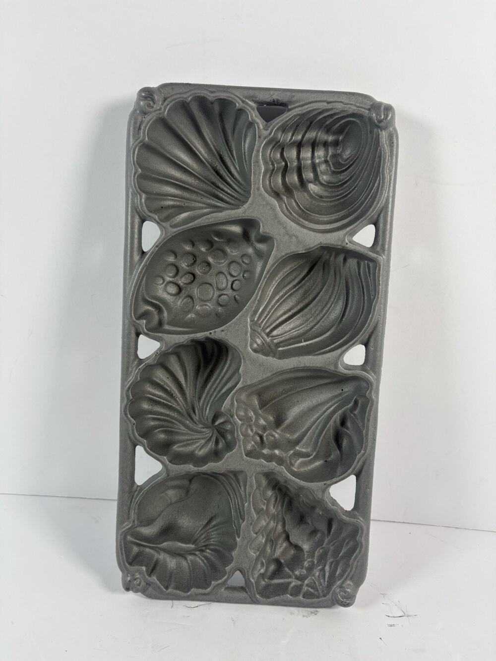John Wright Co Cast Iron 1989 Seashell Baking Cake Bread Pan Mold USA